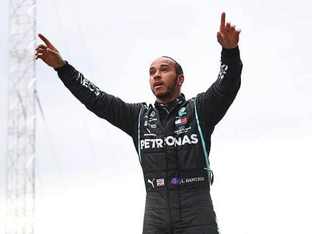 Kỳ tích Hamilton 7 lần vô địch F1: Huyền thoại MU, Barca tung hô ngút trời