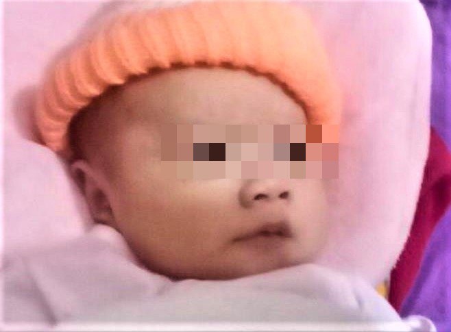 Bé trai sơ sinh bị bỏ rơi trước nhà dân cùng bức thư ‘nhờ nuôi giúp’