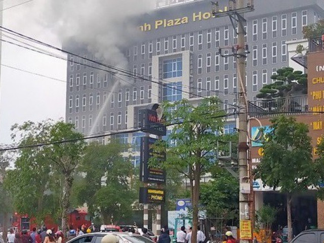 Cháy khách sạn cao tầng, nhân viên và khách bỏ chạy tán loạn