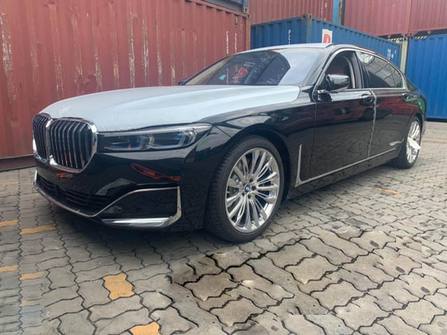 BMW 750Li 2020 phiên bản 4 chỗ cập cảng Việt Nam, giá khoảng 10 tỷ đồng