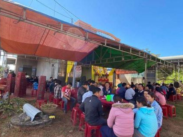 Đang ngủ cùng vợ, người đàn ông bị kẻ lạ mặt vào nhà đâm chết