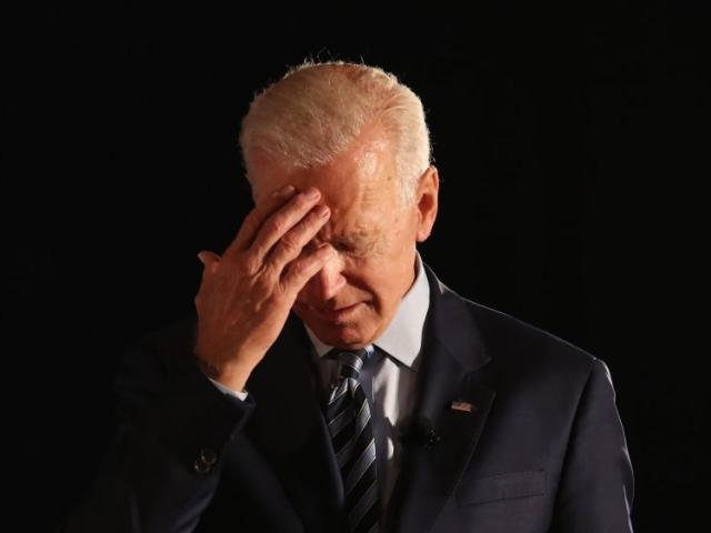 Ông Biden hứng chỉ trích từ chính thành viên chủ chốt của đảng Dân chủ