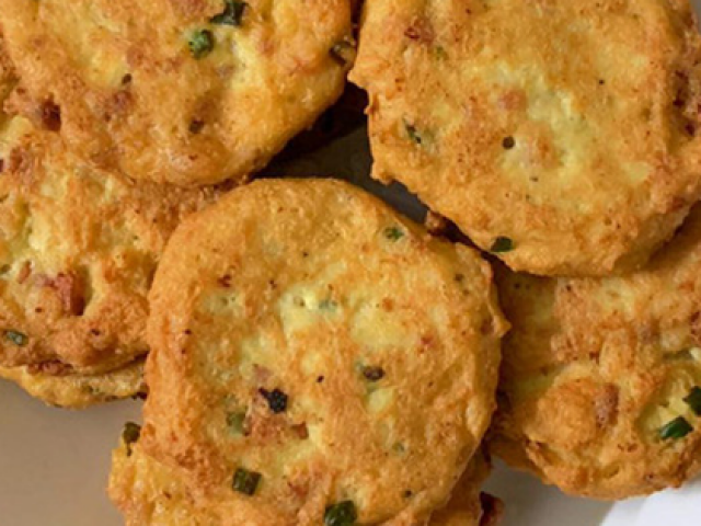 Đậu phụ cắt miếng chiên đã nhàm, làm kiểu này cả nhà khen ngon, con nhỏ ăn thun thút