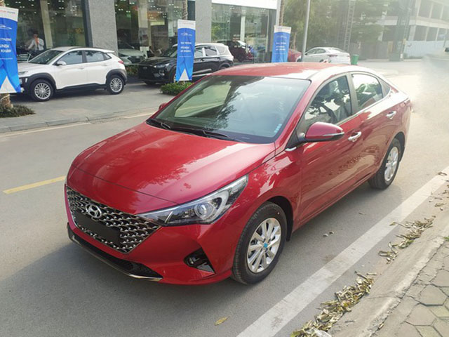 Hyundai Accent 2021 bản tiêu chuẩn bất ngờ xuất hiện trên đường phố