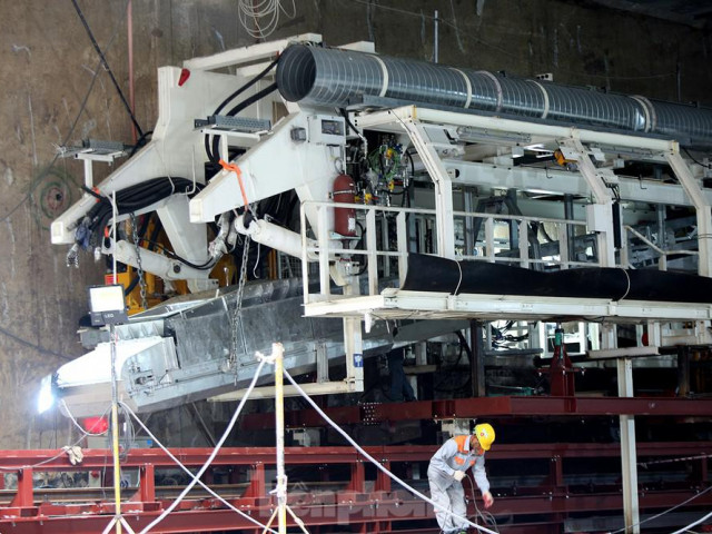 Cận cảnh lắp ráp robot đào hầm 'khủng' nặng 850 tấn thi công Metro Nhổn - ga Hà Nội