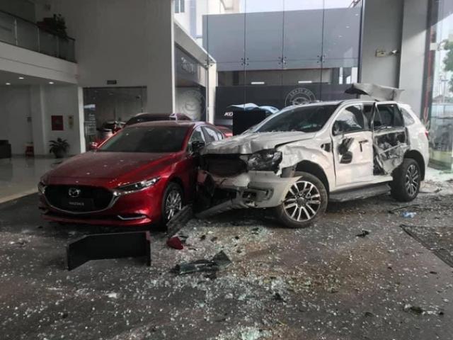 Nữ tài xế lao xe vào Showroom ô tô, 1 người thiệt mạng