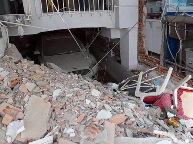 Hiện trường tan hoang sau vụ nổ sập nhà ở Sài Gòn