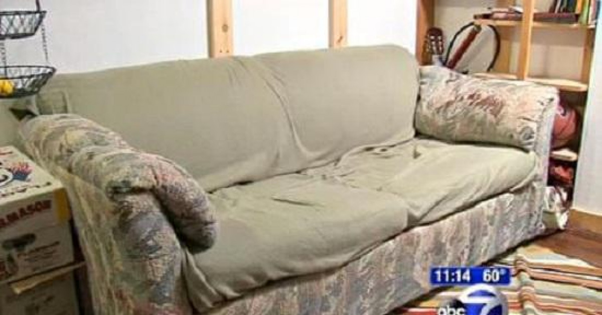 Bỏ tiền mua sofa cũ bốc mùi, 3 sinh viên không ngờ “vớ quả đậm”, hành động sau đó làm ai nấy nể phục