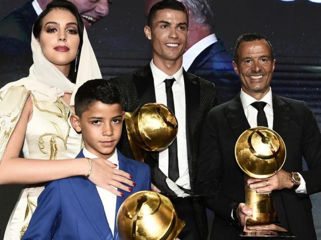 Ronaldo tập gym cùng Hoàng tử Ả Rập, tranh 2 giải lớn với Messi và Lewandowski