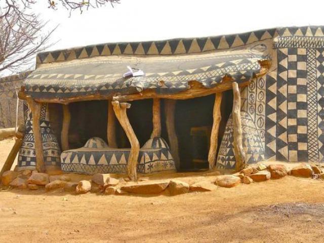 Ngôi làng kỳ quái ở châu Phi với những hoạ tiết bí ẩn