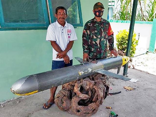Ngư dân Indonesia ”bắt được thiết bị lạ của TQ”: Bên trong chứa gì?