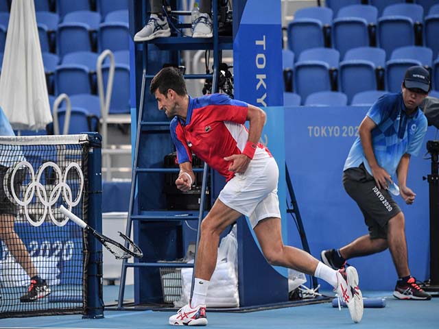 Djokovic lại bị chê trách vụ đập vợt ở Olympic, chờ trở lại mạnh mẽ hơn