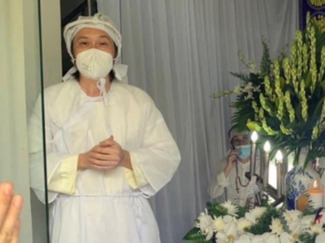 NS Hoài Linh tiều tụy lộ diện trong tang lễ bố sau 4 tháng ”ở ẩn”