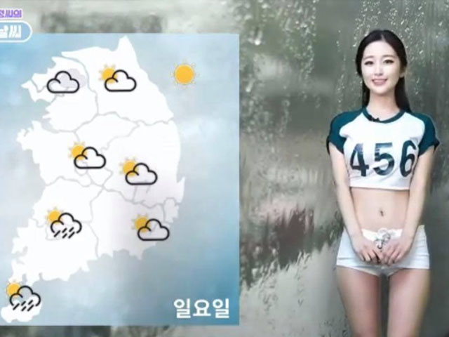 Nữ MC Hàn Quốc bị chê trách vì diện quần ngắn như quần bảo hộ dẫn bản tin thời tiết