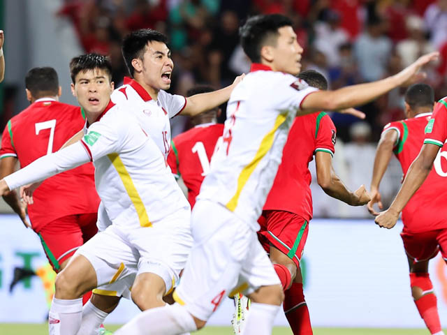 ĐT Việt Nam 4 lần bị thổi 11m vòng loại World Cup: Bị xử ép hay do quá ”non”?