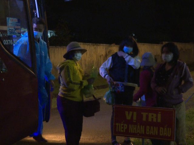 Video: Gia Lai đón công dân đi bộ về quê từ Long An