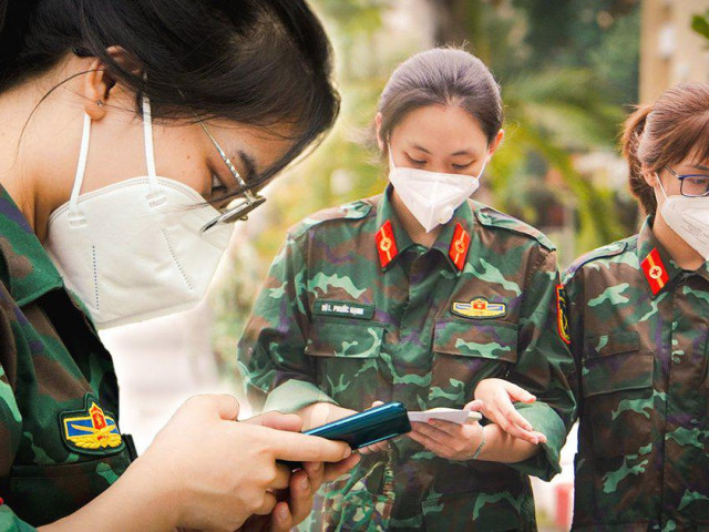 Video: Lời tâm sự của những 'bóng hồng’ Học viện Quân y trước khi rời TP.HCM