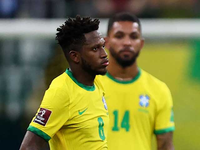 Fred đá như “lên đồng” ở ĐT Brazil, fan MU trách Solskjaer không biết dùng