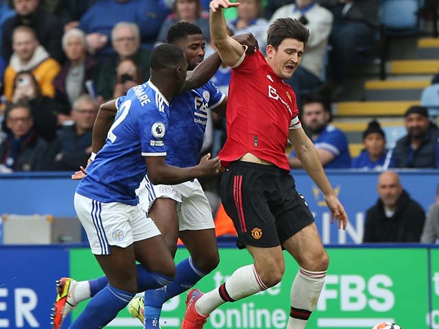 MU thua Leicester: Maguire ghi poker cho... đối thủ, fan cạn lời với Solskjaer