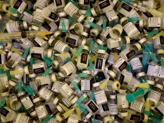 Mỹ vứt bỏ hơn 15 triệu liều vắc xin Covid-19: Chuyện gì đang xảy ra?