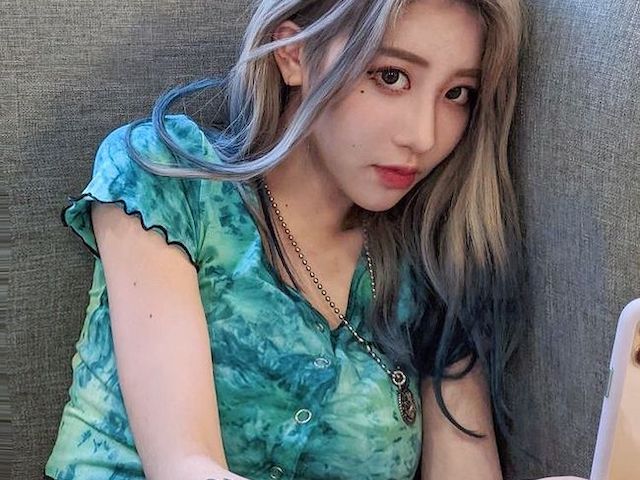 Loạt ảnh Instagram của nữ streamer cởi áo, chứng minh ngực thật trên sóng trực tiếp