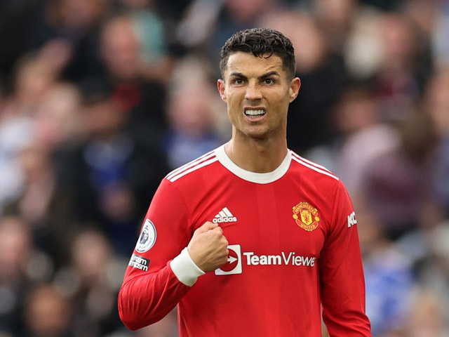Nghịch lý Ronaldo rực sáng cùng Bồ Đào Nha, ”tàng hình” tại MU: Đâu là lý do