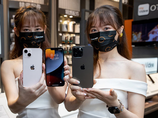 Quá cuồng iPhone 13 Pro, iFan chấp nhận chờ cả tháng