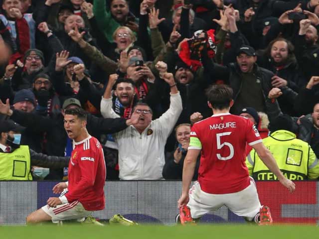 Ronaldo giúp MU ngược dòng: Ăn mừng kiểu chiến binh Sparta, lộ thống kê 14 năm