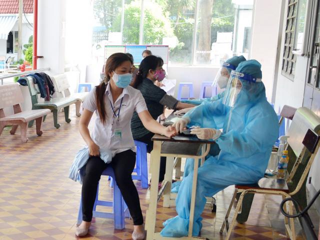 Hà Nội thêm 10 ca dương tính với SARS-CoV-2, trong đó có 2 ca cộng đồng