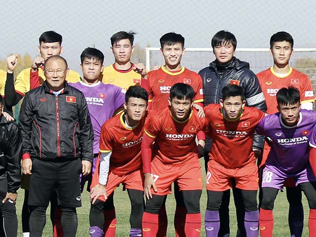 Thầy Park cười tươi khi cầu thủ U23 Việt Nam ghi siêu phẩm trận đấu tập