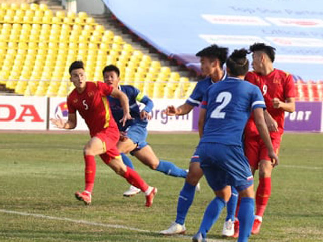 Cầu thủ Đài Loan (TQ) chơi xấu U23 Việt Nam, nhận thẻ đỏ thích đáng