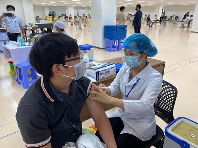Việt Nam lập kỷ lục với hơn 2 triệu mũi tiêm vắc-xin COVID-19 trong 1 ngày
