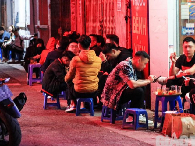 Nhiều hàng quán ở Hà Nội vẫn ”quên” đóng cửa sau 21h