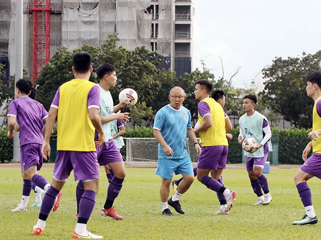 ĐT Việt Nam tổng duyệt ở Singapore, thầy Park chọn đội hình đấu Lào