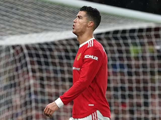 Ronaldo bị đau vẫn chạy 12 giây dọc sân ở phút 88, nói gì về mốc 800 bàn?