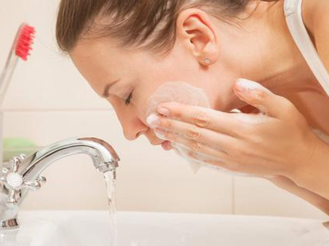 Để da nhạy cảm vẫn mướt trong mùa đông, bắt đầu từ đâu?