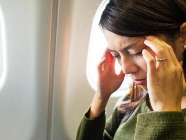 6 mẹo giảm ù tai khi đi máy bay để chuyến hành trình thoải mái hơn
