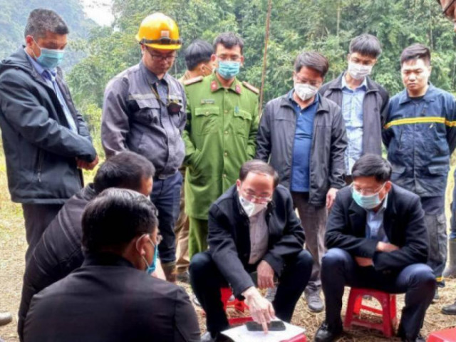 Sau 5 ngày vẫn chưa tiếp cận được 2 người đi tìm vàng mất tích trong hang