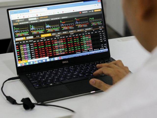 “Sân chơi nóng” ngày 16/12: Nên mua vào hay đứng ngoài thị trường?