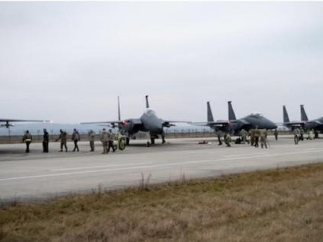 Mỹ triển khai máy bay chiến đấu F-15 gần biên giới Nga
