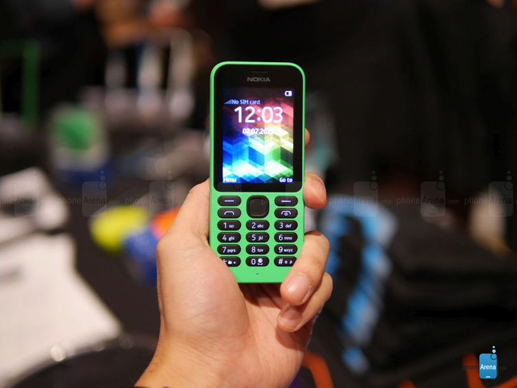 Cận cảnh Nokia 215 giá siêu rẻ của Microsoft - 2