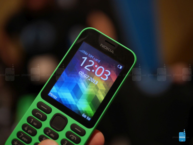 Cận cảnh Nokia 215 giá siêu rẻ của Microsoft - 1