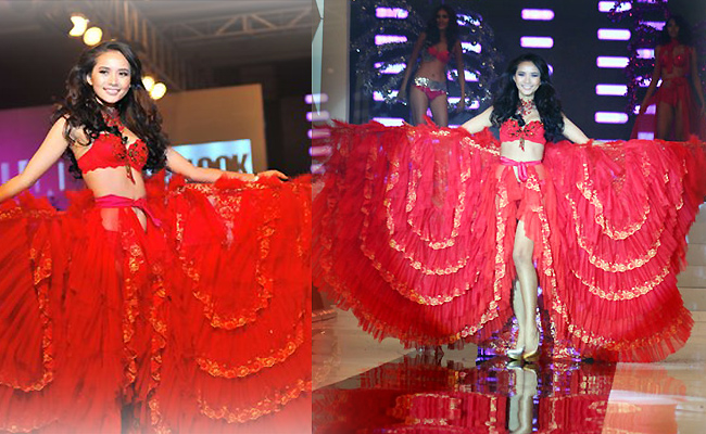 Đôi cánh vải màu đỏ mà Phan Như Thảo từng mặc trong show Model Look 2011 trông có vẻ nhẹ nhàng hơn nhiều.