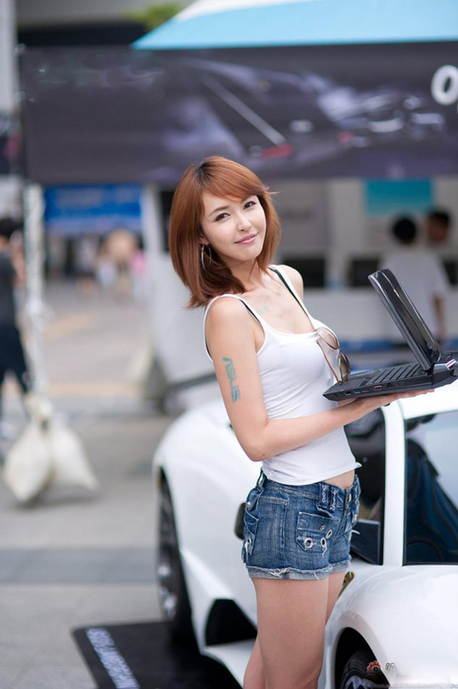 "Bỏng mắt" ngắm chân dài bên bao da điện thoại

Hotgirl khoe vòng 1 tròn trịa cùng smartphone

Ngây ngất trước vòng 1 căng tròn bên smartphone

Mê mẩn từng đường cong người đẹp bên laptop
