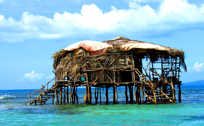 Floyd’s Pelican bar ở Jamaica sẽ đưa bạn tới những giấc mơ mạo hiểm của vùng Caribbean.