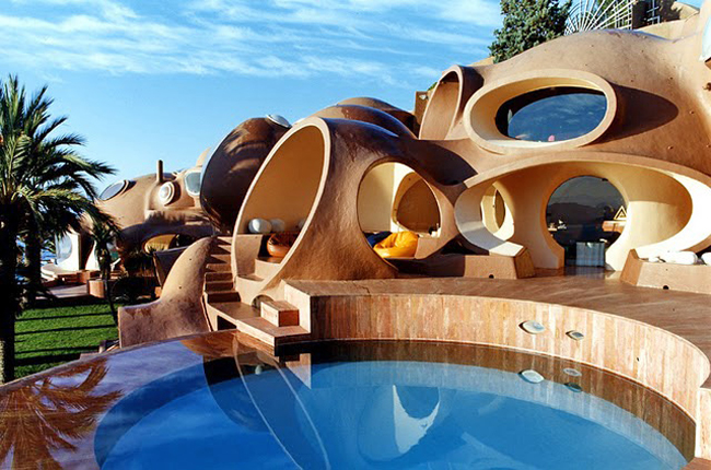 The Bubble house được xây dựng bởi Antti Lovag ở Cannes, Pháp.