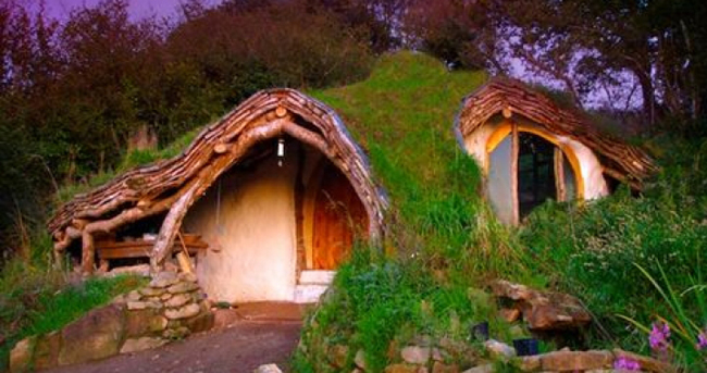 Ngôi nhà của những chú lùn đời thực - The Hobbit house được xây dựng bởi Simon Dale ở Pembrokeshire, Anh.