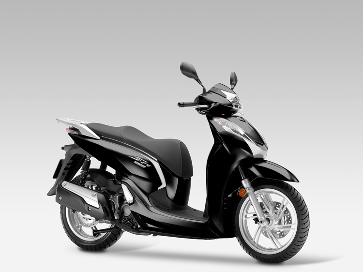 Cận cảnh chiếc Honda SH 300i 2015 - 10