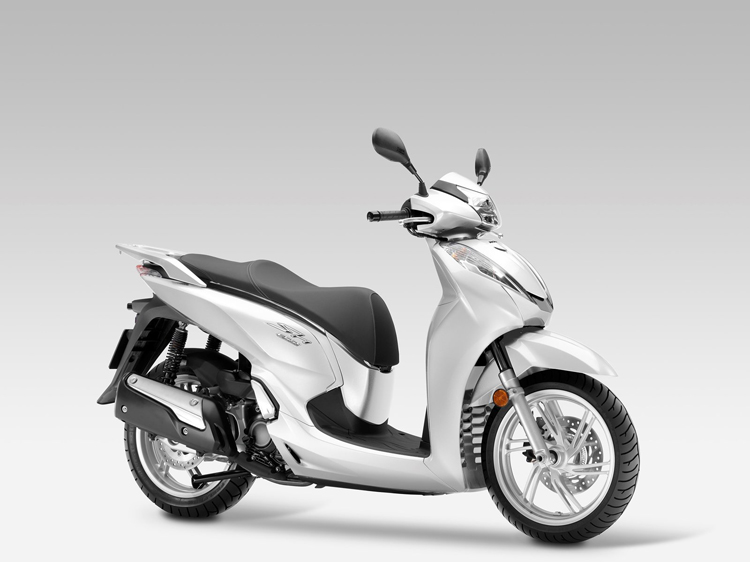 Cận cảnh chiếc Honda SH 300i 2015 - 12