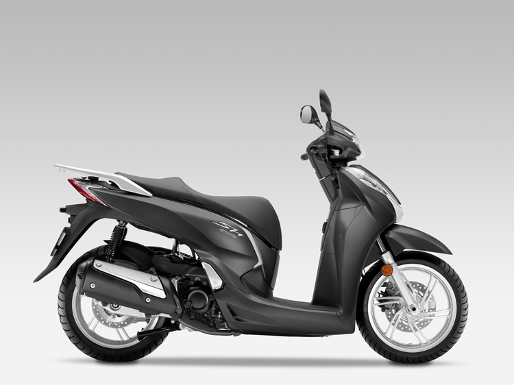 Cận cảnh chiếc Honda SH 300i 2015 - 15